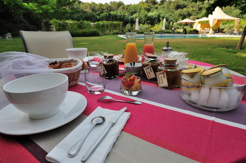 Mas De Lure Bed & Breakfast Салон дьо Прованс Екстериор снимка