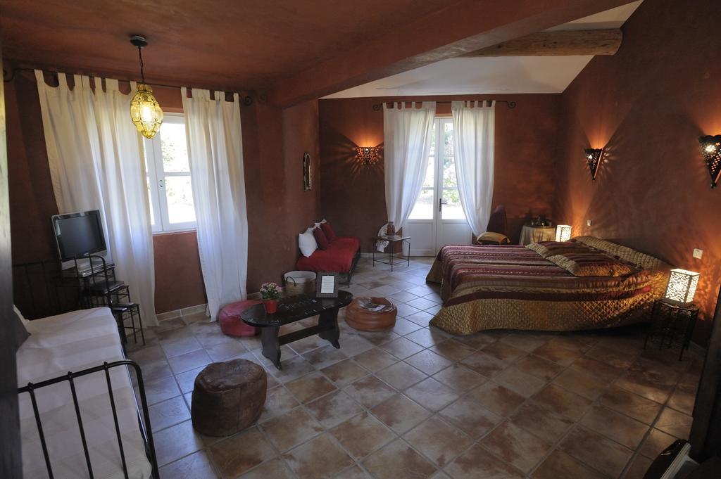 Mas De Lure Bed & Breakfast Салон дьо Прованс Екстериор снимка