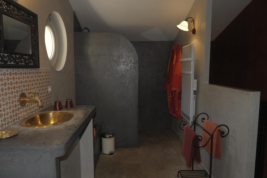 Mas De Lure Bed & Breakfast Салон дьо Прованс Екстериор снимка