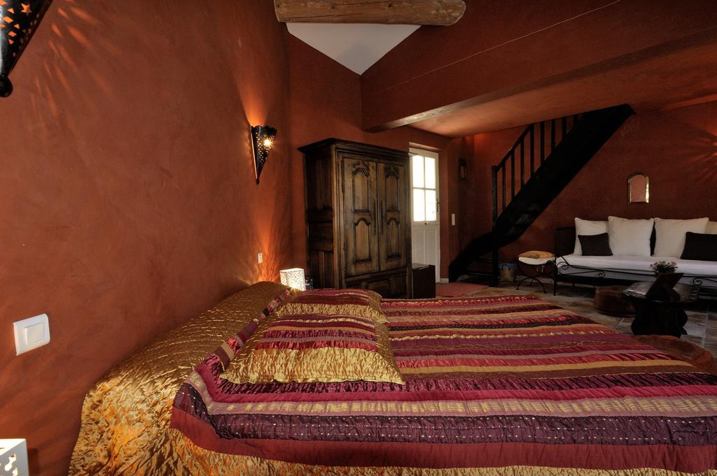 Mas De Lure Bed & Breakfast Салон дьо Прованс Екстериор снимка