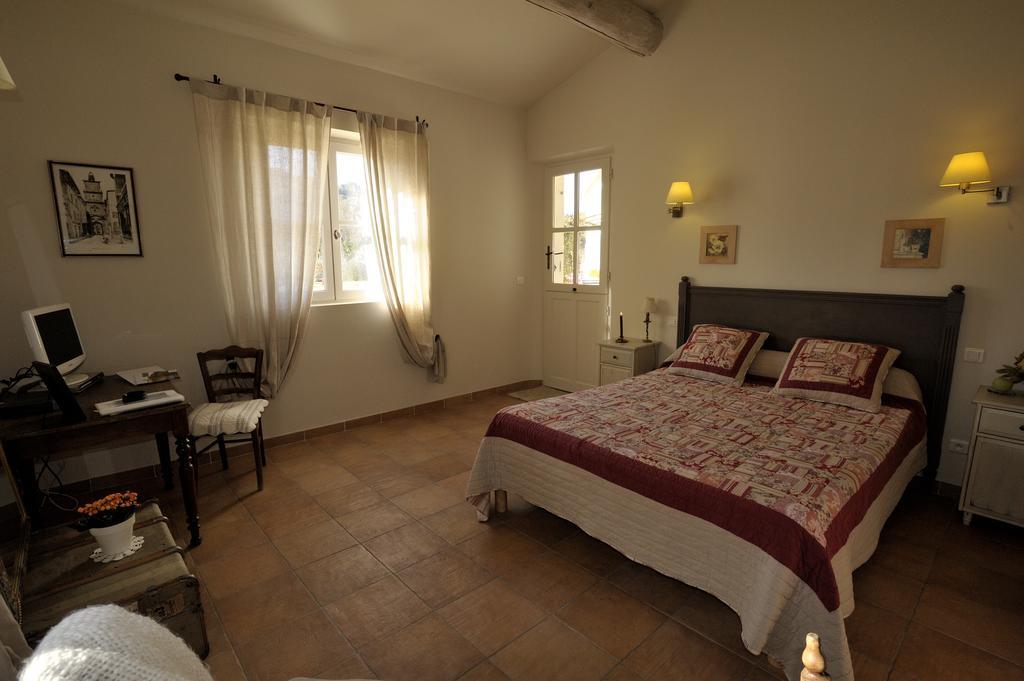 Mas De Lure Bed & Breakfast Салон дьо Прованс Екстериор снимка